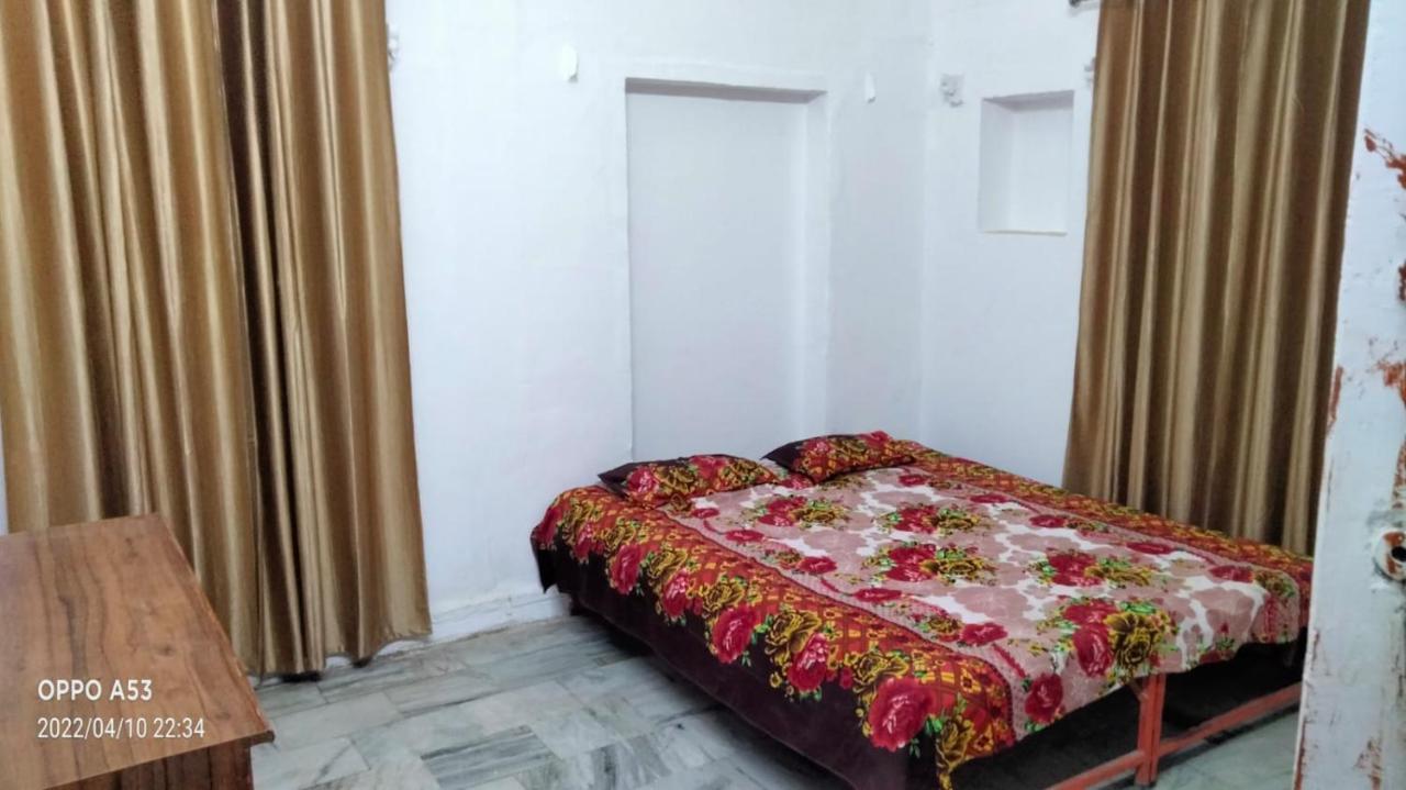 Shri Swami Sheetal Das Sewa Trust Varanasi Bagian luar foto
