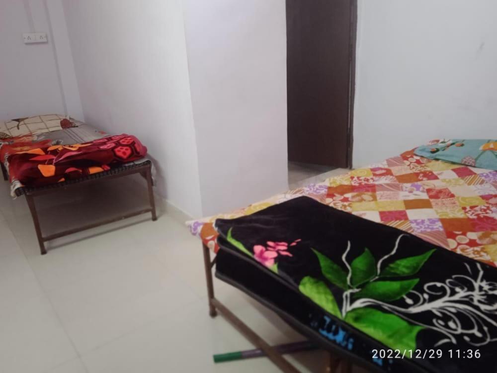 Shri Swami Sheetal Das Sewa Trust Varanasi Bagian luar foto